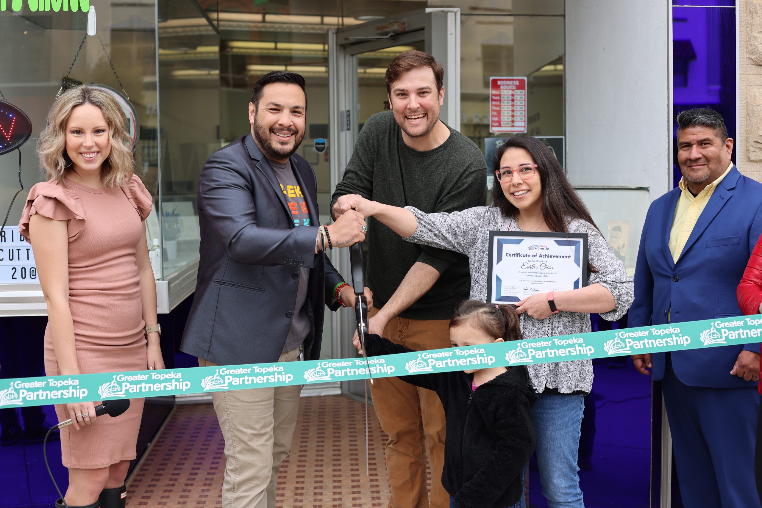 We celebrated the opening of Earth’s Choice in Downtown Topeka with a ribbon cutting! Earth’s Choice is a CBD store and some of their products include, homemade soaps, honey, sleep and muscle ointments, candles, CBD flour and bath bombs.